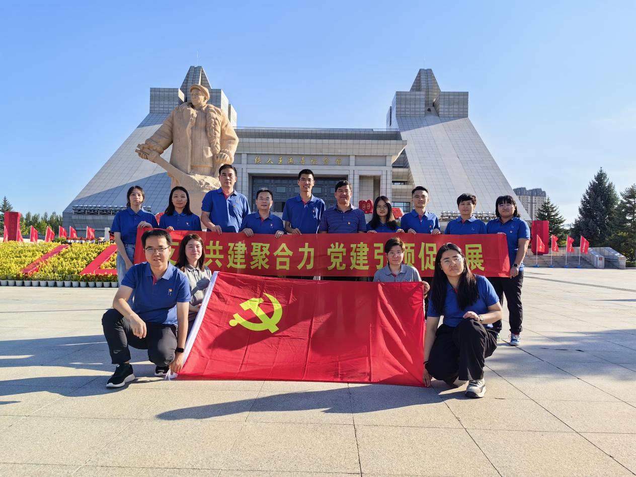 動(dòng)物用生物制品國家工程研究中心、哈獸研禽免疫抑制病創(chuàng)新團(tuán)隊(duì)、福建圣農(nóng)集團(tuán)圣澤生物及福建圣農(nóng)集團(tuán)技術(shù)中心黨支部共建活動(dòng)